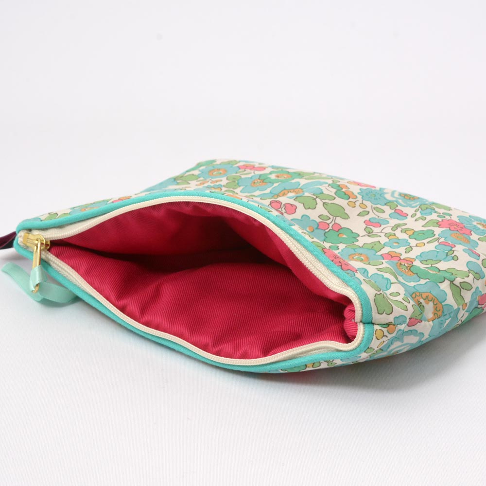 アリスキャロライン リバティ タナローン ミディアムフラットポーチ 小物入れ