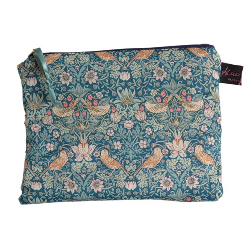 アリスキャロライン リバティ タナローン ミディアムフラットポーチ 小物入れ モリス いちご泥棒