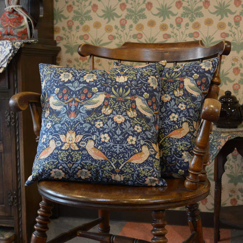 ウィリアムモリス クッションカバー Strawberry Thief Blue