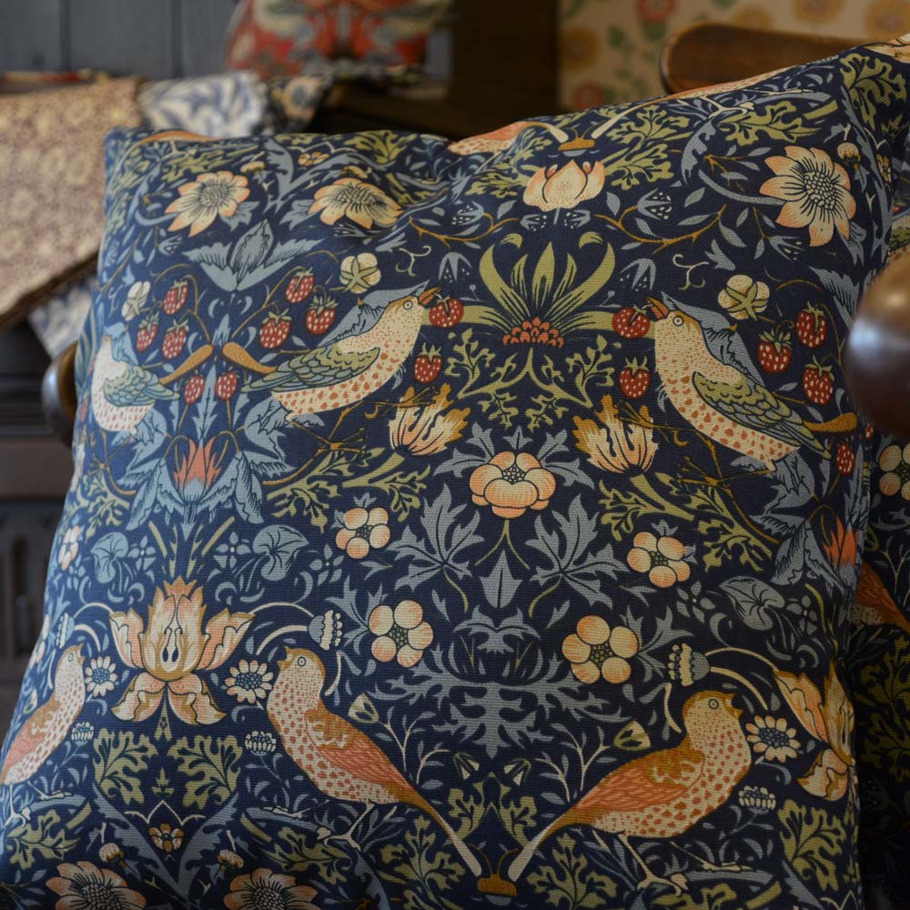 ウィリアムモリス クッションカバー Strawberry Thief Blue