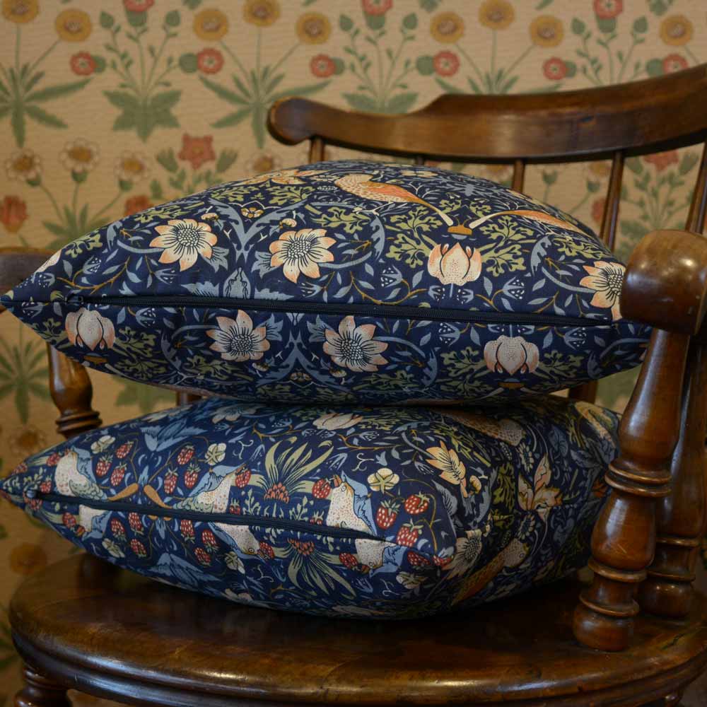 ウィリアムモリス クッションカバー Strawberry Thief Blue