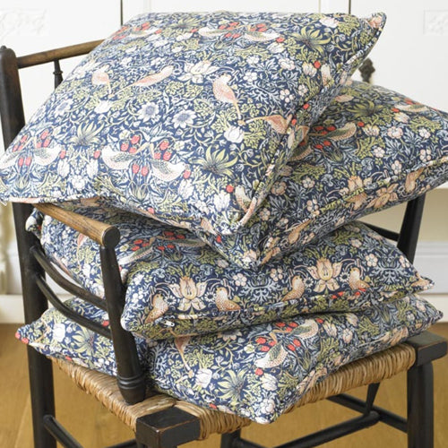 ウィリアムモリス パイピングクッションカバー Strawberry Thief Blue いちご泥棒