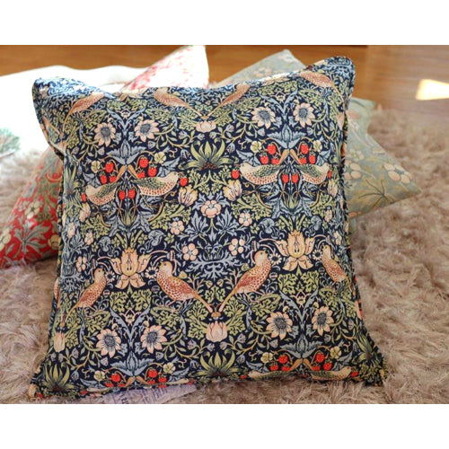 ウィリアムモリス パイピングクッションカバー Strawberry Thief Blue いちご泥棒