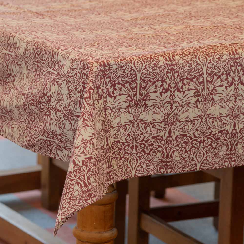 ウィリアムモリス コットン テーブルクロス 長方形 円形 Brother Rabbit Red LBTBCCT14