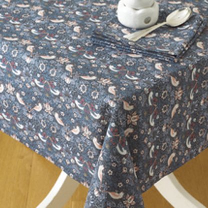 ウィリアムモリス 英国製 コットン テーブルクロス 長方形 円形 Strawberry Thief Blue Classic(ストロベリーシーフ)LBTBCCT3
