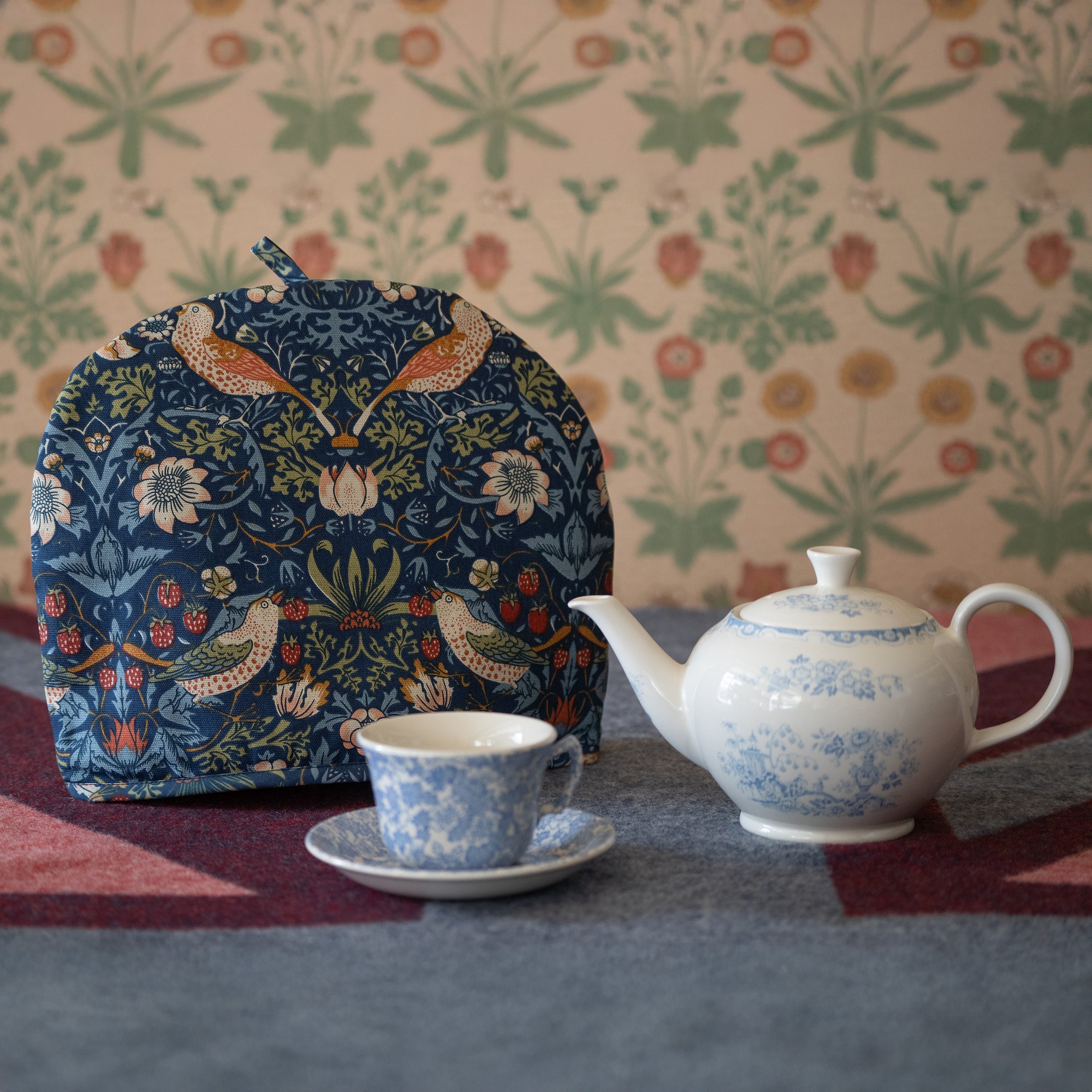 ウィリアムモリス Gallery ティーコジー Strawberry Thief Blue ストロベリーシーフ いちご泥棒 保温カバー