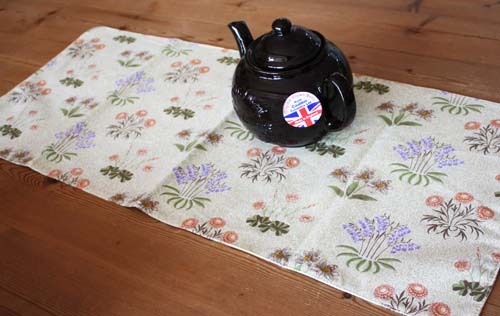 イギリス製 ローラズボウ ウィリアム モリス テーブルセンター タペストリー リリー