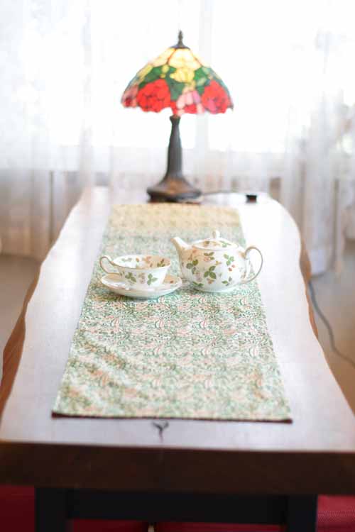 イギリス製 ローラズボウ ウィリアム モリス テーブルランナー スイートブライア