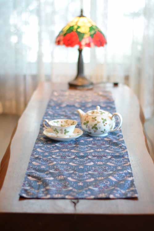 イギリス製 ローラズボウ ウィリアムモリス テーブルランナー ストロベリーシーフ いちご泥棒