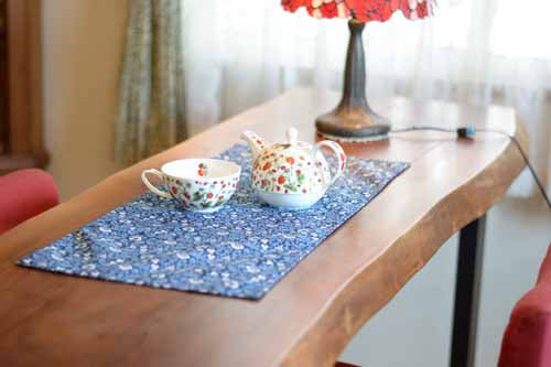 イギリス製 ローラズボウ ウィリアムモリス テーブルランナー ストロベリーシーフ いちご泥棒