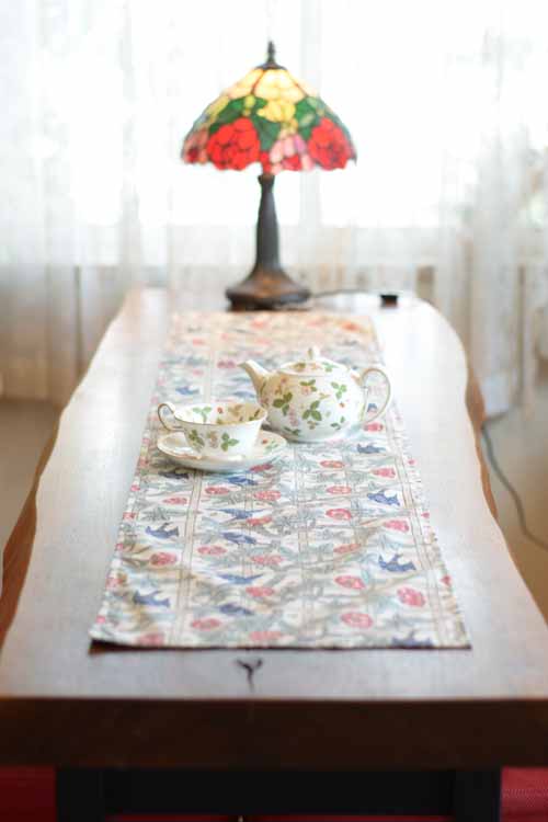 イギリス製 ローラズボウ ウィリアム モリス テーブルランナー トレリス バラ