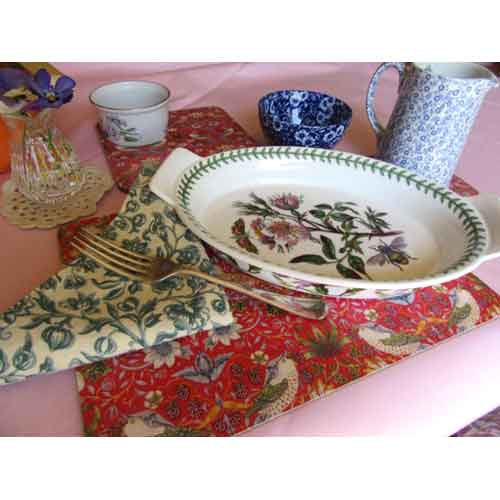 ウィリアムモリス ラージ テーブルマット Strawberry Thief Red