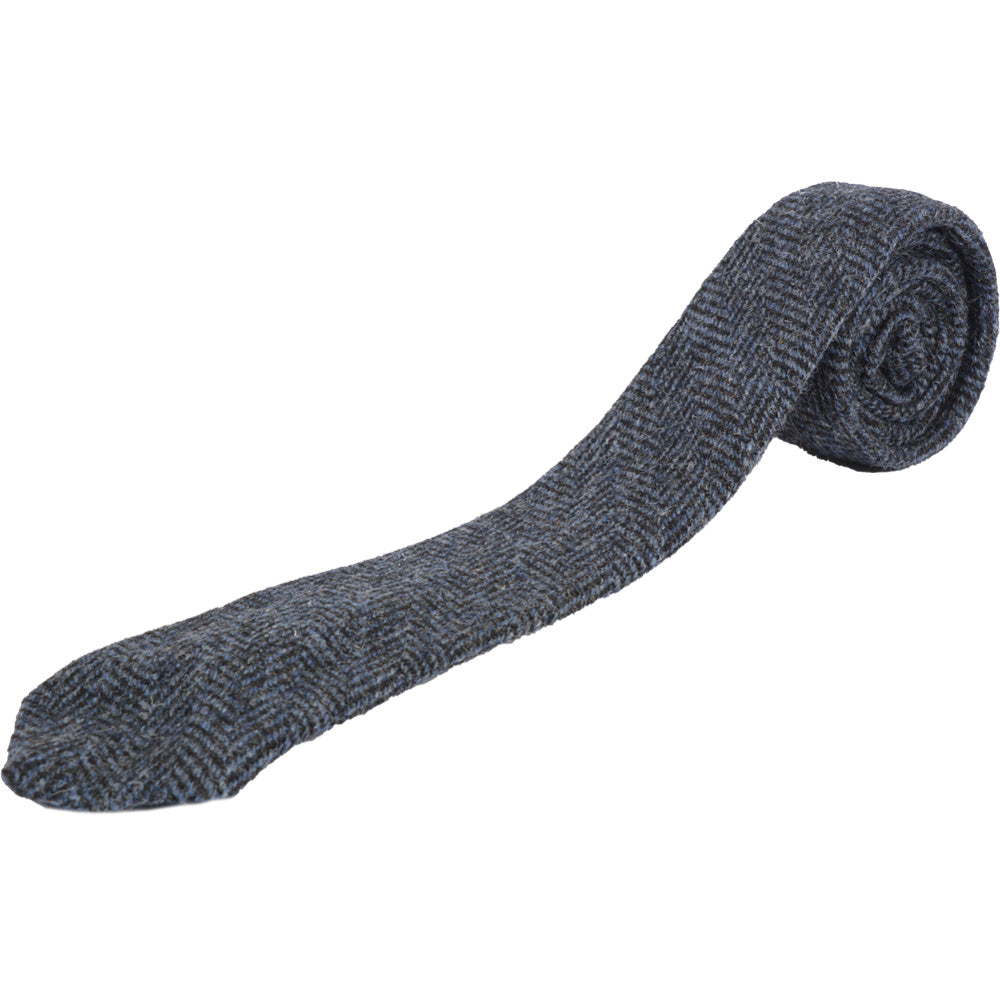 ハリスツイード(Harris Tweed)のウールネクタイ「Northton」。ブルー系のヘリンボーン柄、全体(HTNT10)。