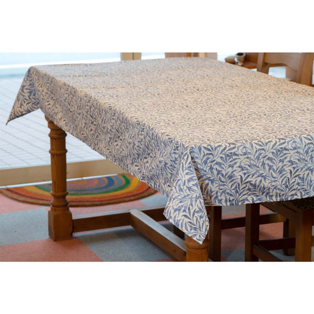 ウィリアム・モリス(William Morris)のコットンテーブルクロス。長方形132×228cm、Blue Willow(ブルーウィロー)。柄のデザイン画像。品番LBTBCCTR22812