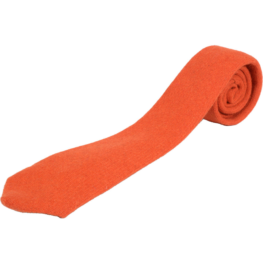 ハリスツイード（Harris Tweed）のウールネクタイ「Orange Red」。オレンジレッド、全体（HTNT16）。