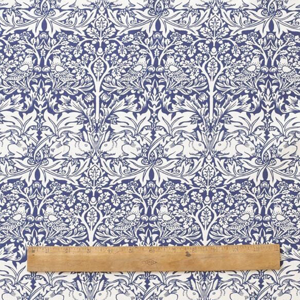 ウィリアム・モリス（William Morris）のコットンテーブルクロス。brother rabbit blue（ブラザーラビット・ブルー）の柄の画像。複数サイズの商品で使用される共通画像。