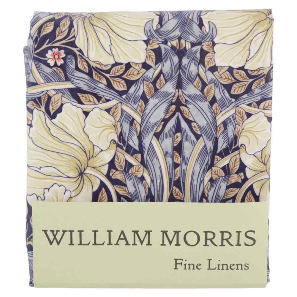 ウィリアム・モリス（William Morris）のPVCテーブルクロス。長方形132×228cm、Pimpernel Blue（ピンパーネル・ブルー）のデザイン。品番LCTBCSNPVR22871。画像2